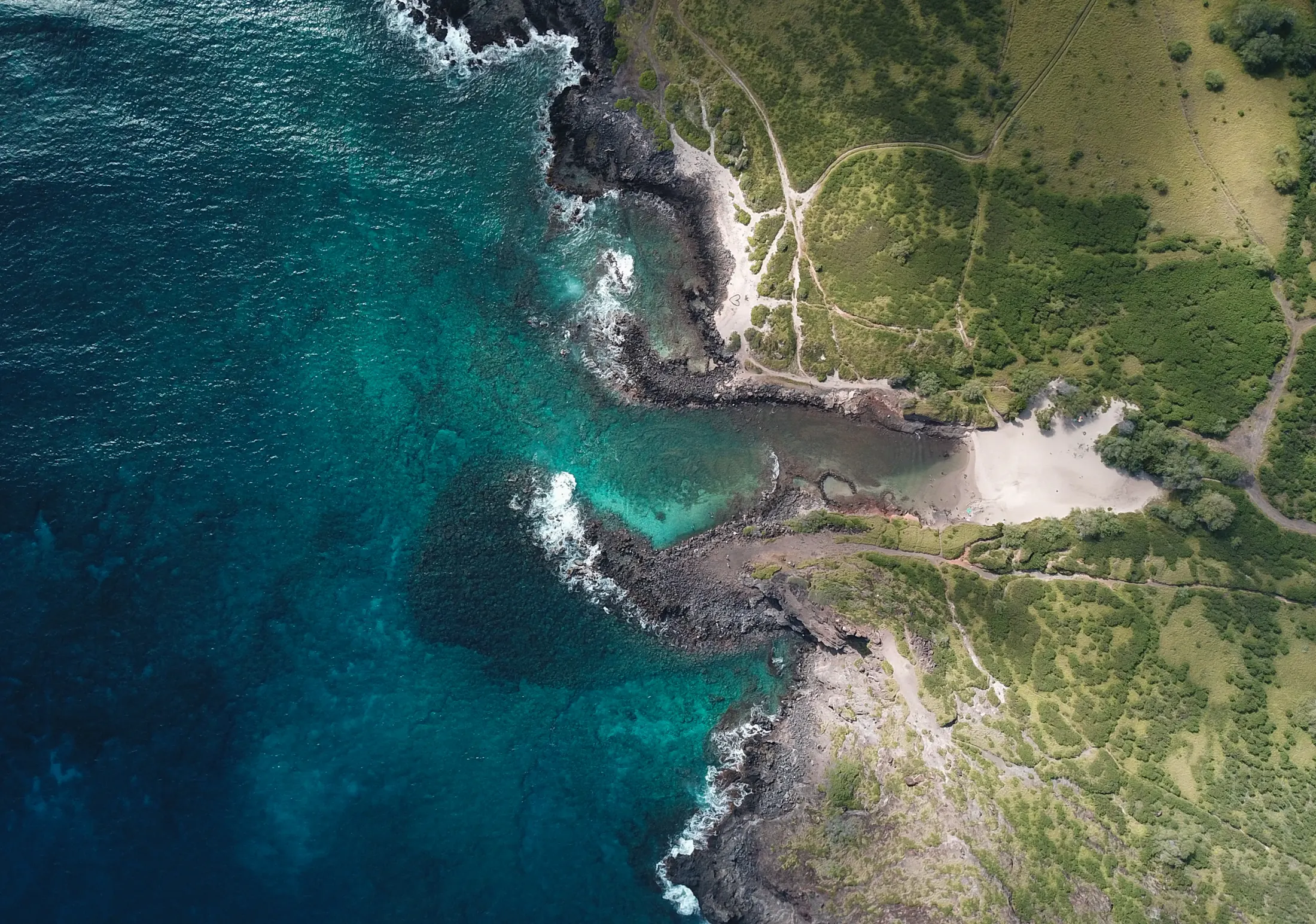 Deep blue ocean along the rocky coastline near Pele’s Chair on Oahu